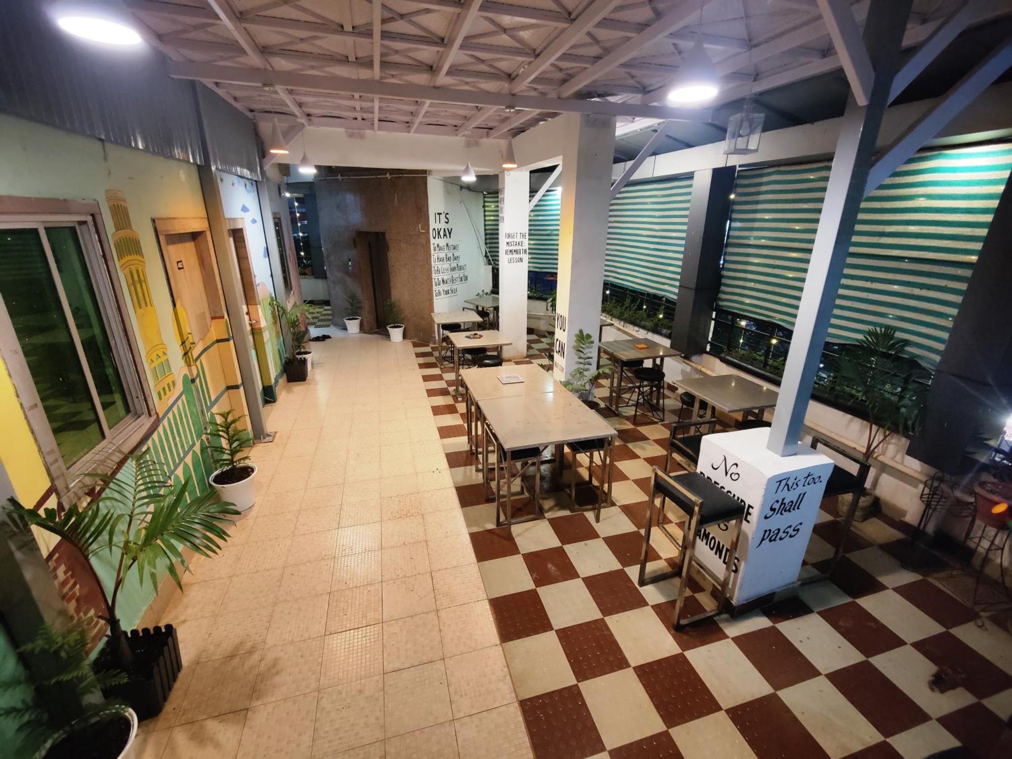 Hotel Ur Prayagraj Exterior photo