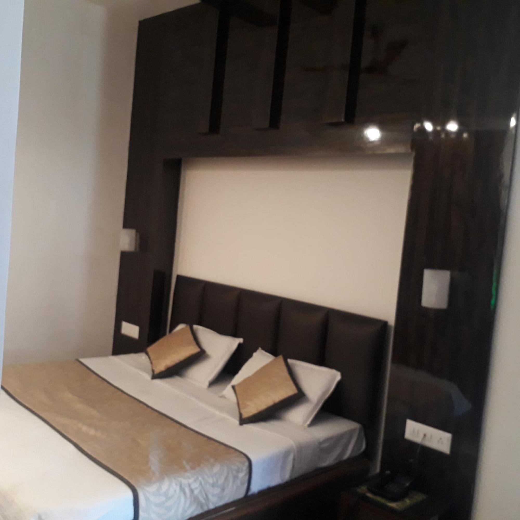 Hotel Ur Prayagraj Exterior photo