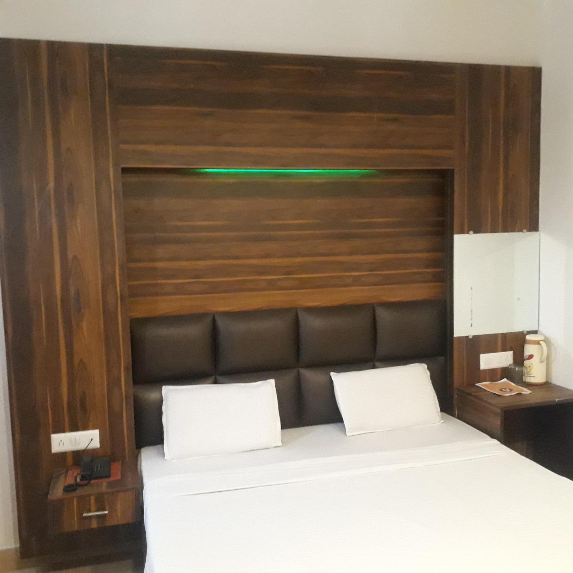Hotel Ur Prayagraj Exterior photo