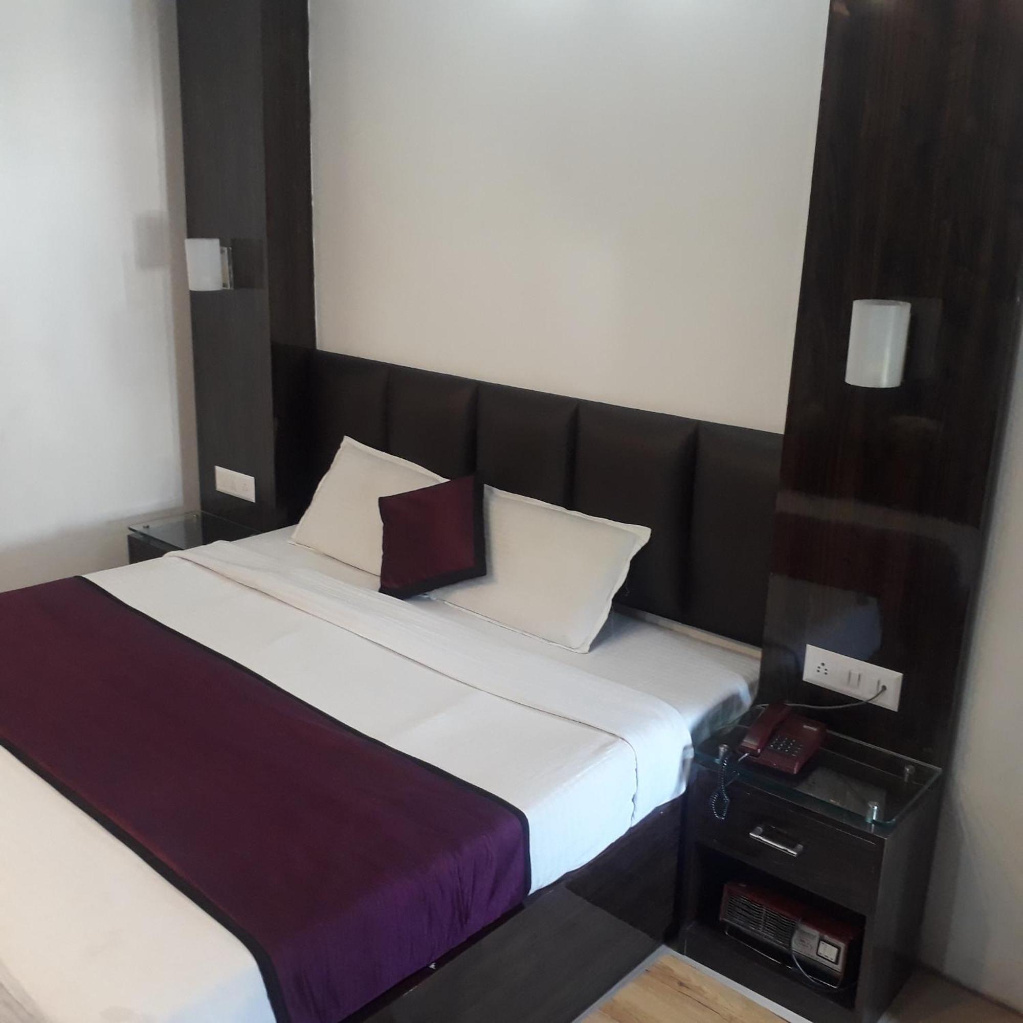 Hotel Ur Prayagraj Exterior photo