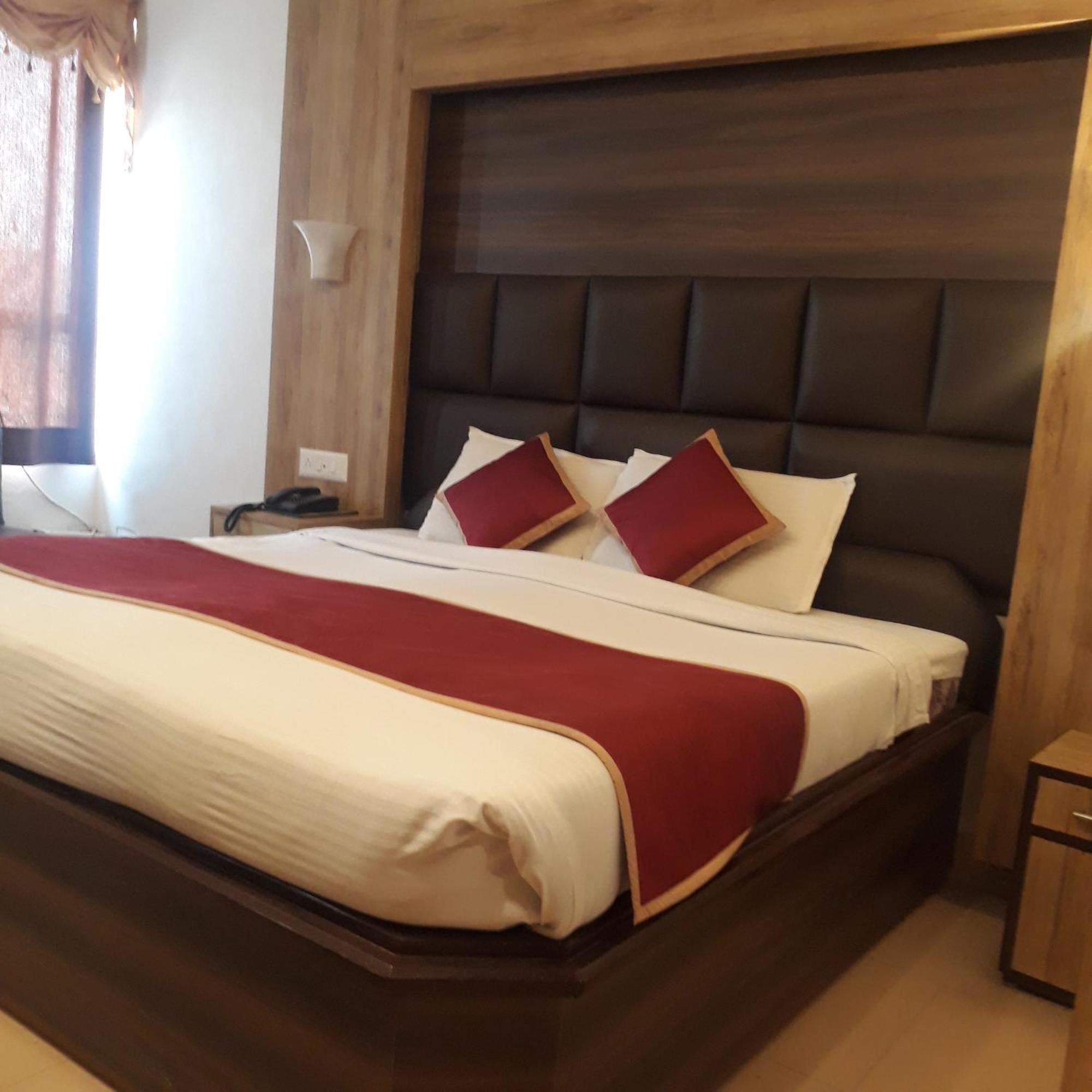Hotel Ur Prayagraj Exterior photo